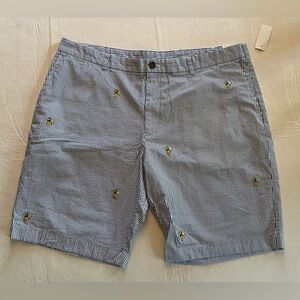 Brooks Brothers men’s pineapple embroidered blue and white seersucker shorts
